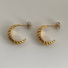 Load image into Gallery viewer, BELLA TWIST EARRINGS
